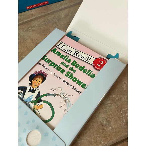 Bob Books Collection 1 Beginning Readers + Amelia Bedelia Hit the Books Lot - Picture 5 of 6